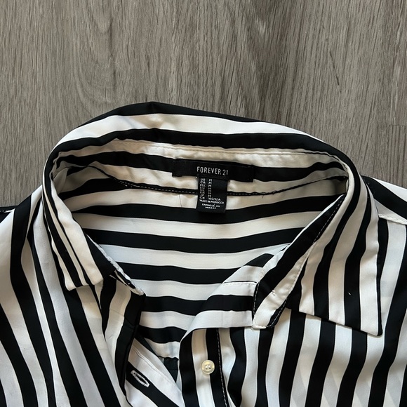 Strips buttoned down shirt - Picture 2 of 3